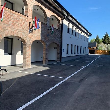 M70 Apartmanhaz Miszkolc Zewnętrze zdjęcie