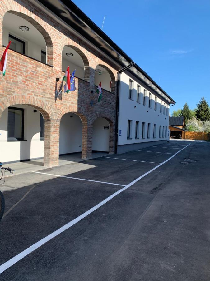 M70 Apartmanhaz Miszkolc Zewnętrze zdjęcie